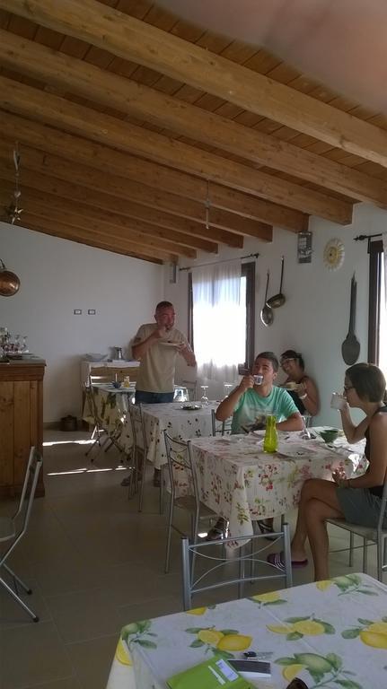 B&B Il Mirto Di Paola Torpè Eksteriør bilde